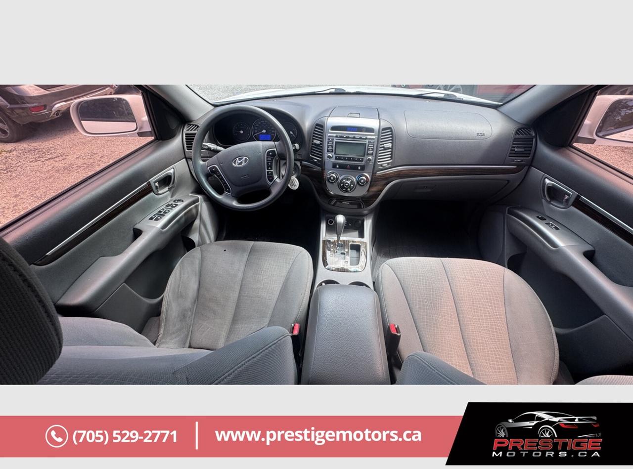 2011 Hyundai Santa Fe GLS Photo