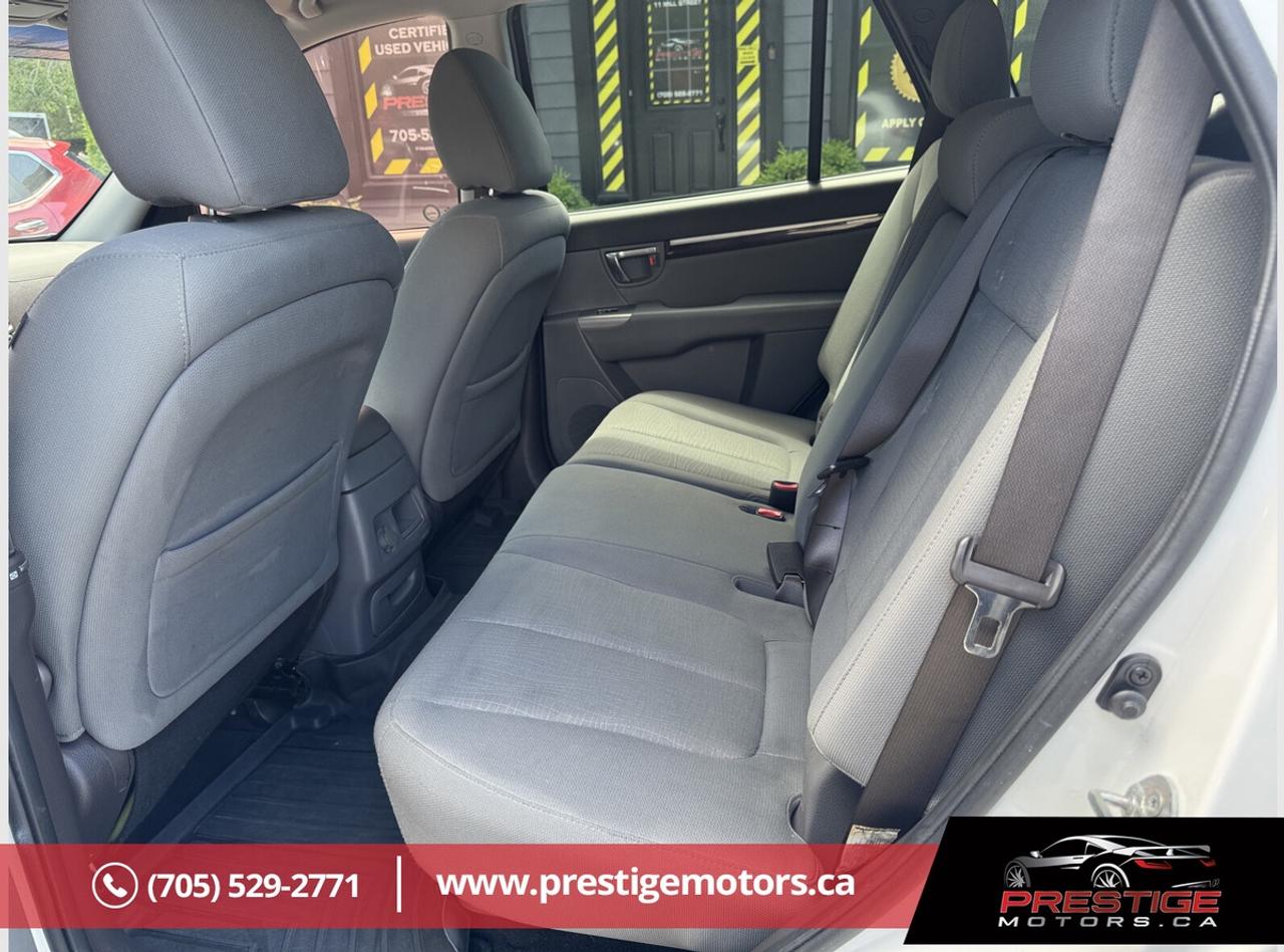 2011 Hyundai Santa Fe GLS Photo