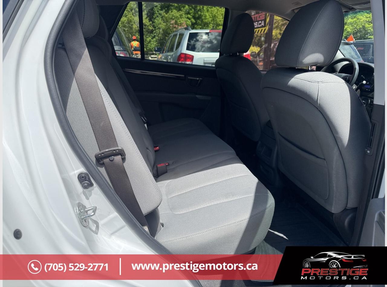 2011 Hyundai Santa Fe GLS Photo