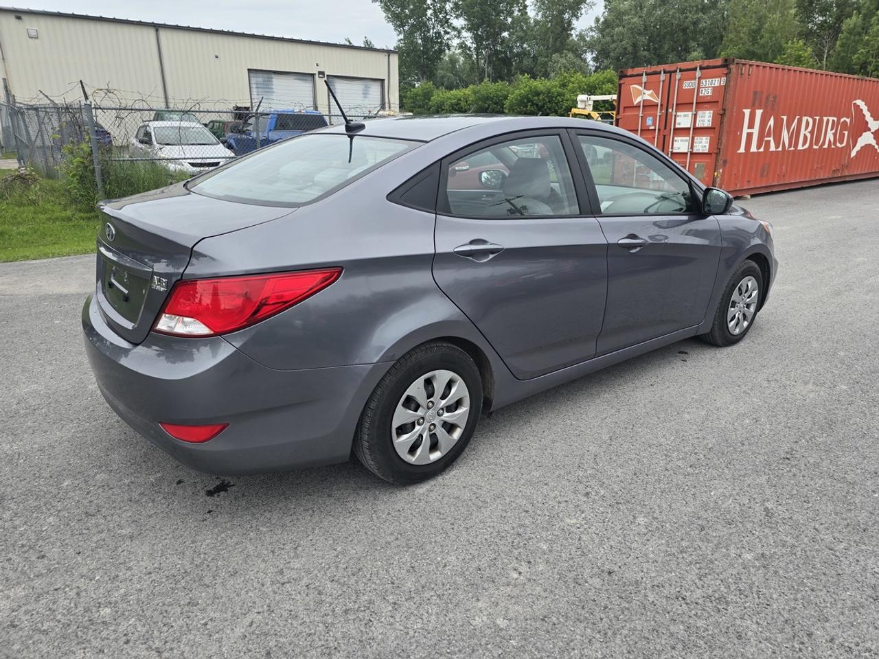 2016 Hyundai Accent GL Photo