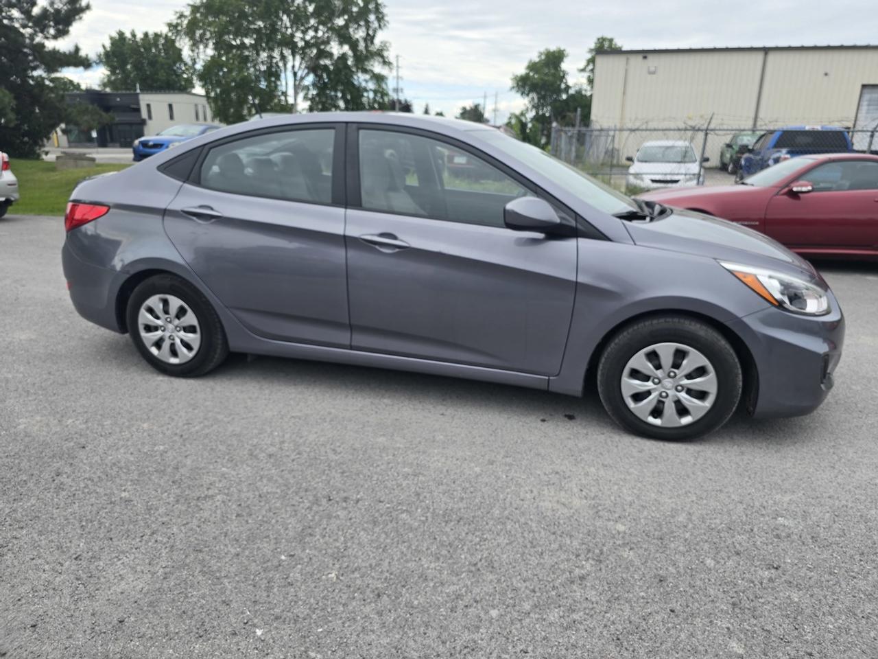 2016 Hyundai Accent GL Photo3
