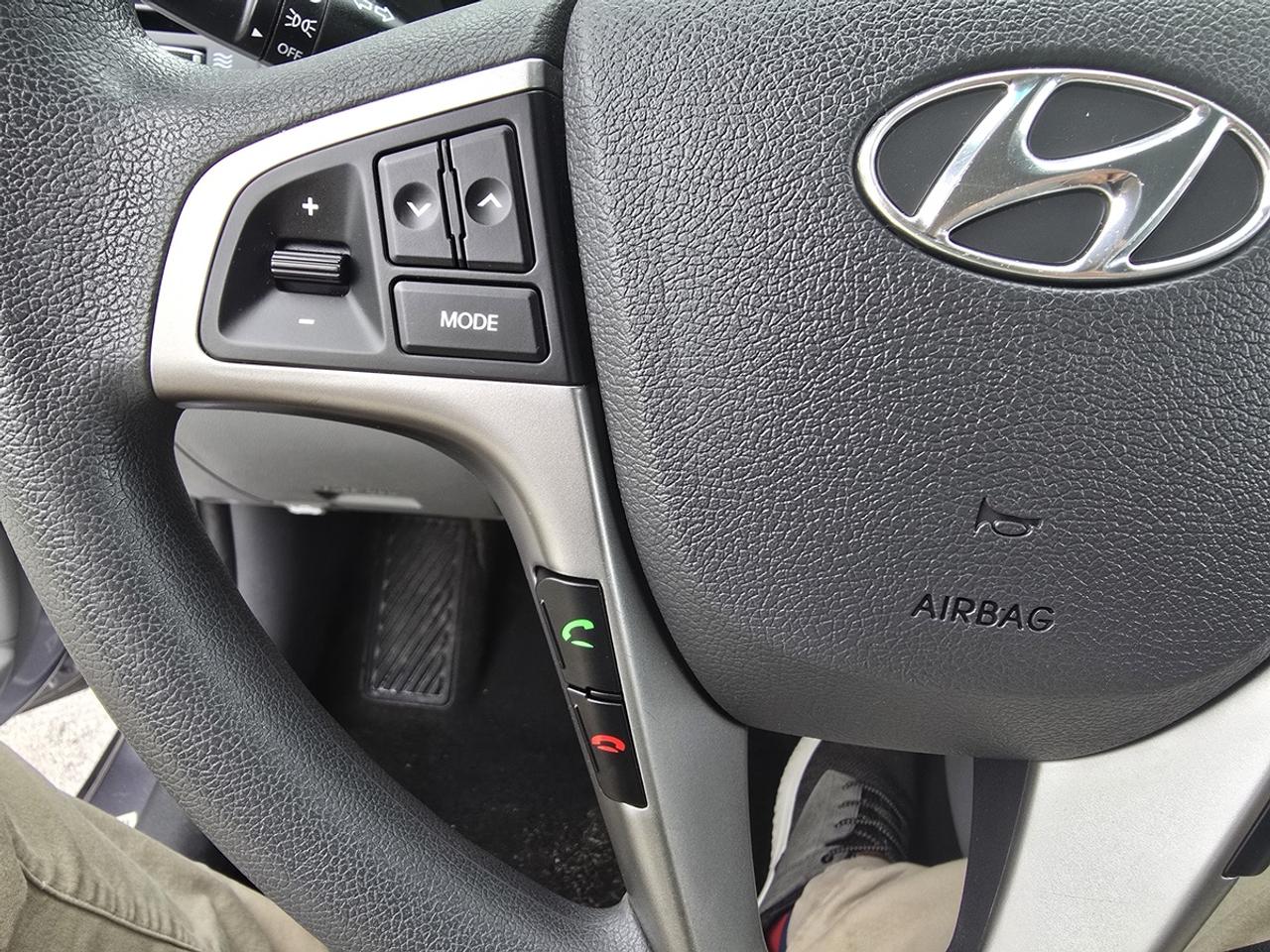 2016 Hyundai Accent GL Photo