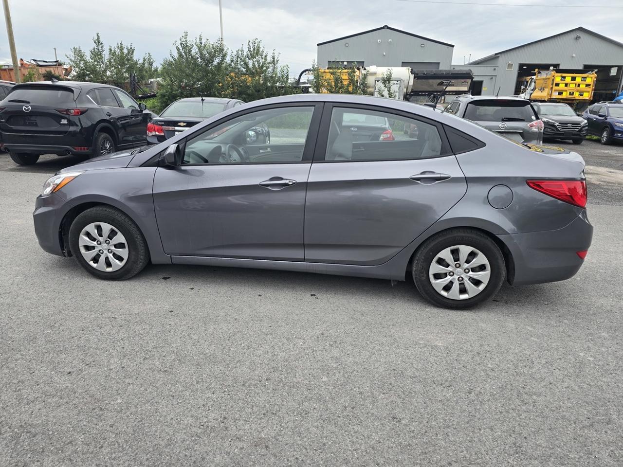 2016 Hyundai Accent GL Photo