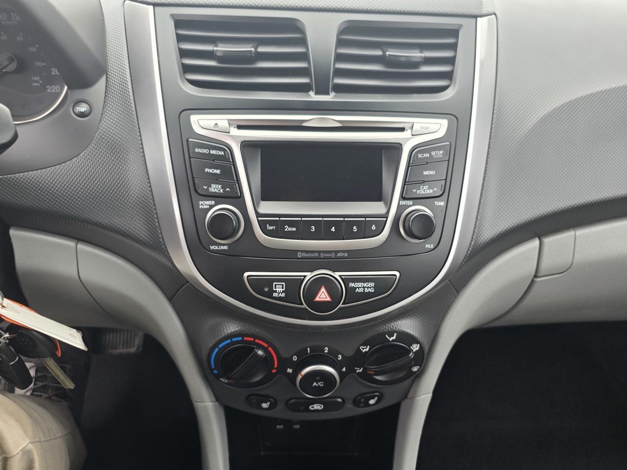 2016 Hyundai Accent GL Photo