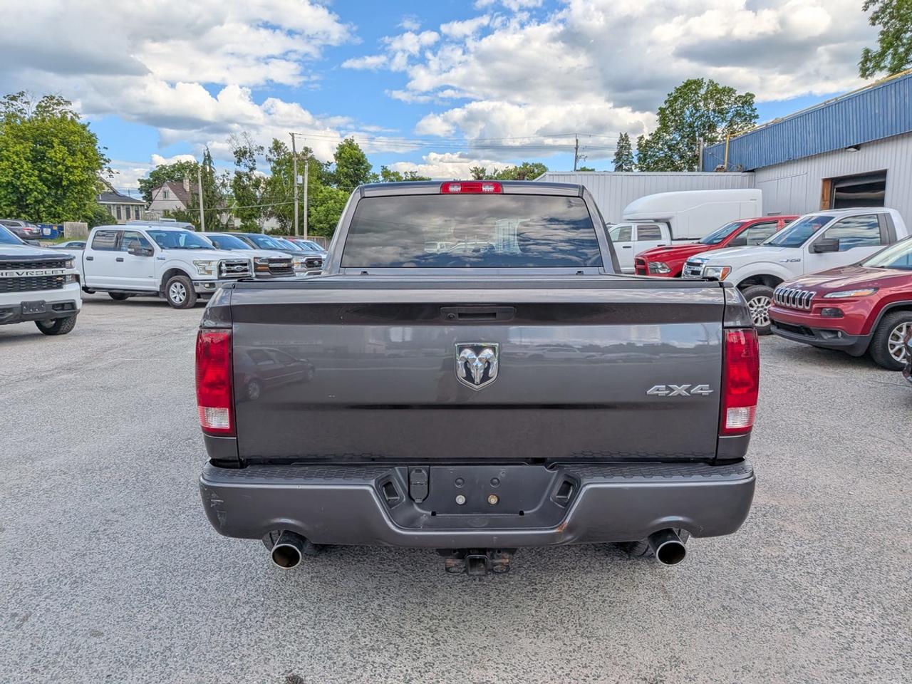 2020 RAM 1500 Classic EXPRESS CREW CAB SHORT BED Photo