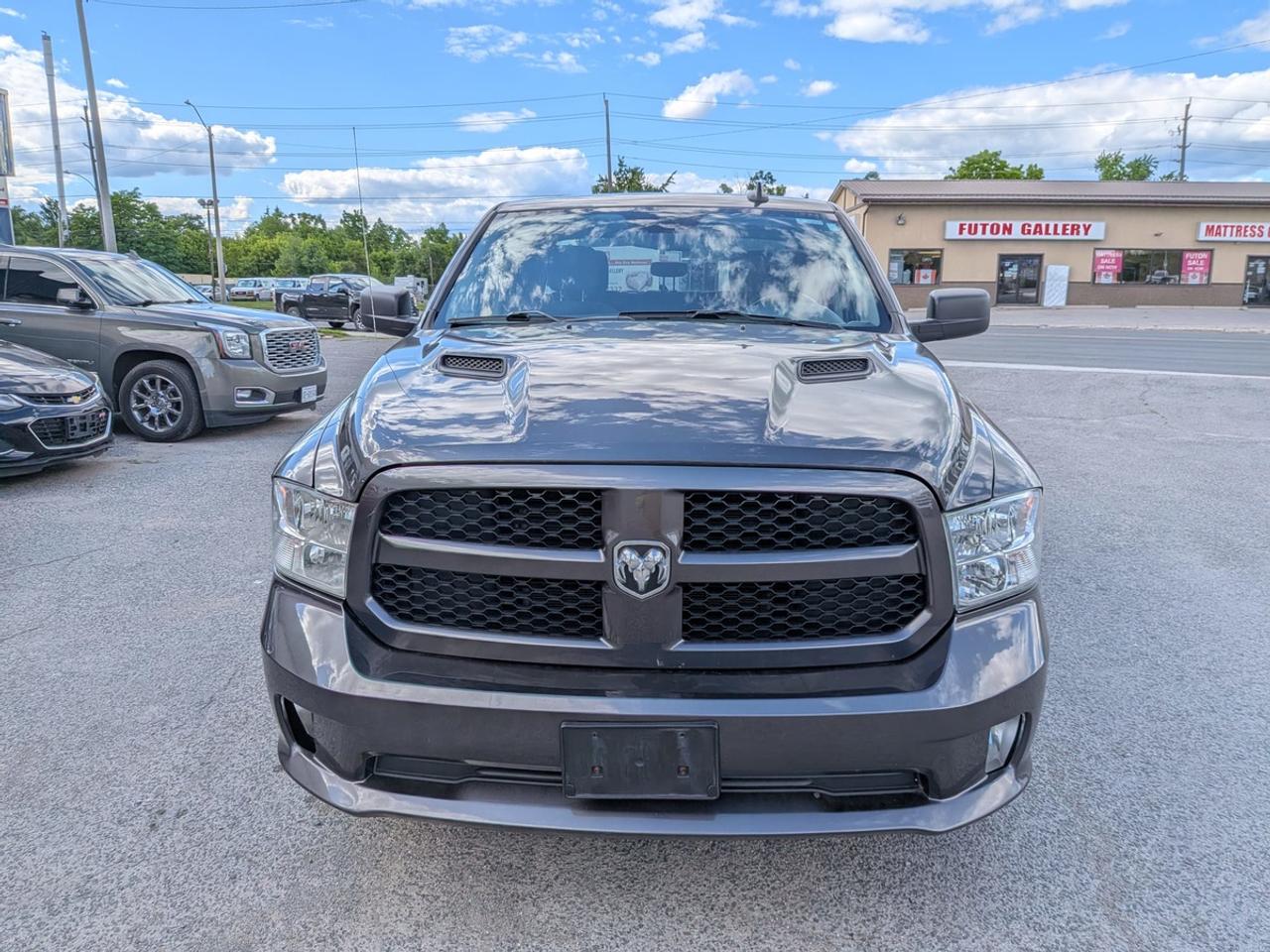 2020 RAM 1500 Classic EXPRESS CREW CAB SHORT BED Photo2
