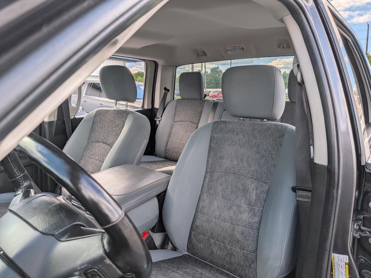 2020 RAM 1500 Classic EXPRESS CREW CAB SHORT BED Photo
