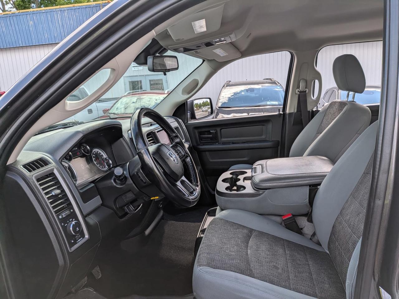 2020 RAM 1500 Classic EXPRESS CREW CAB SHORT BED Photo