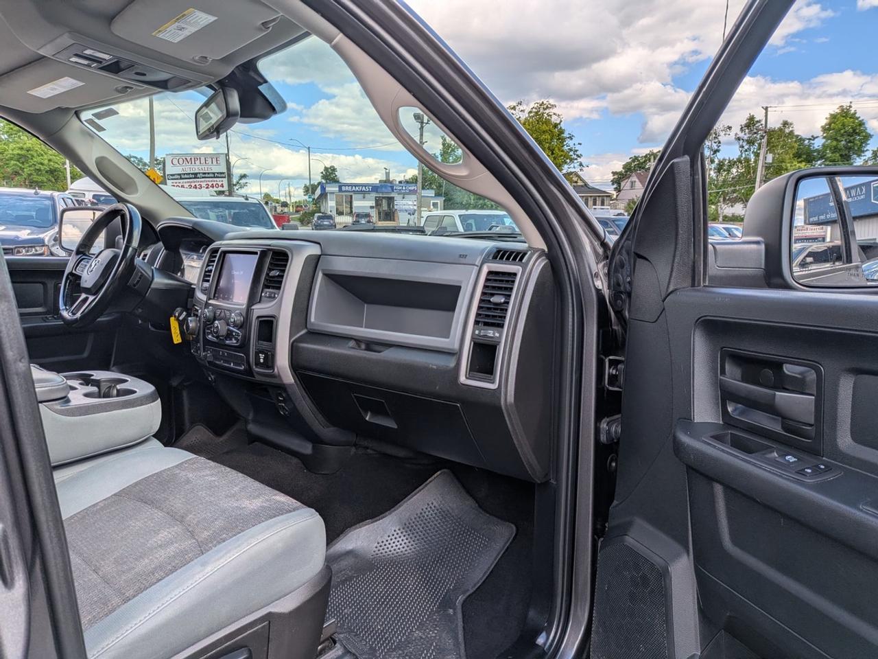 2020 RAM 1500 Classic EXPRESS CREW CAB SHORT BED Photo