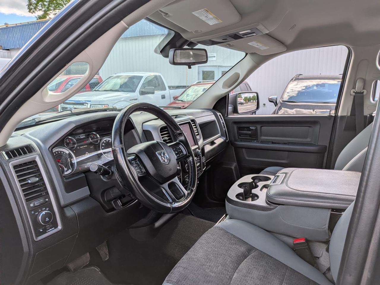 2020 RAM 1500 Classic EXPRESS CREW CAB SHORT BED Photo