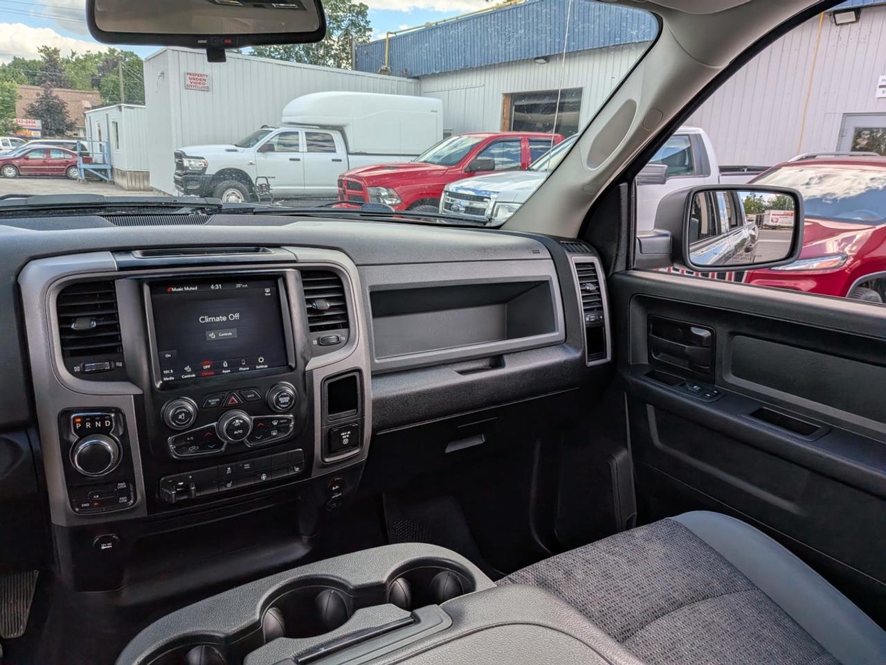 2020 RAM 1500 Classic EXPRESS CREW CAB SHORT BED Photo