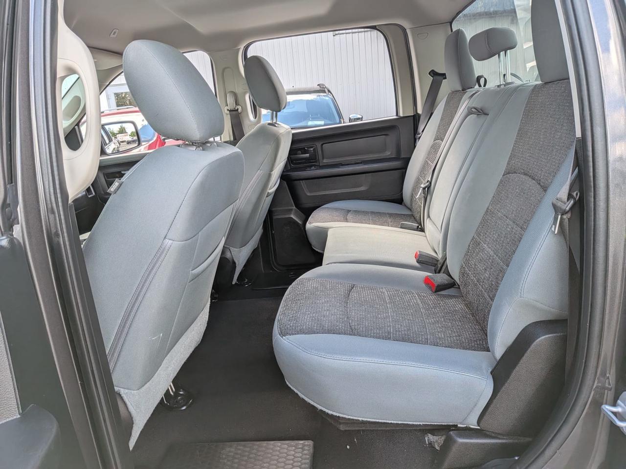 2020 RAM 1500 Classic EXPRESS CREW CAB SHORT BED Photo