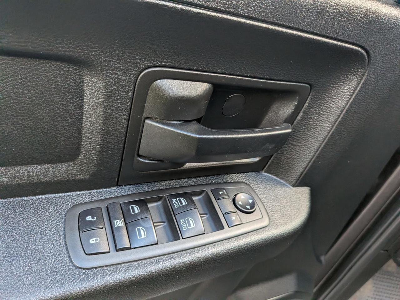 2020 RAM 1500 Classic EXPRESS CREW CAB SHORT BED Photo