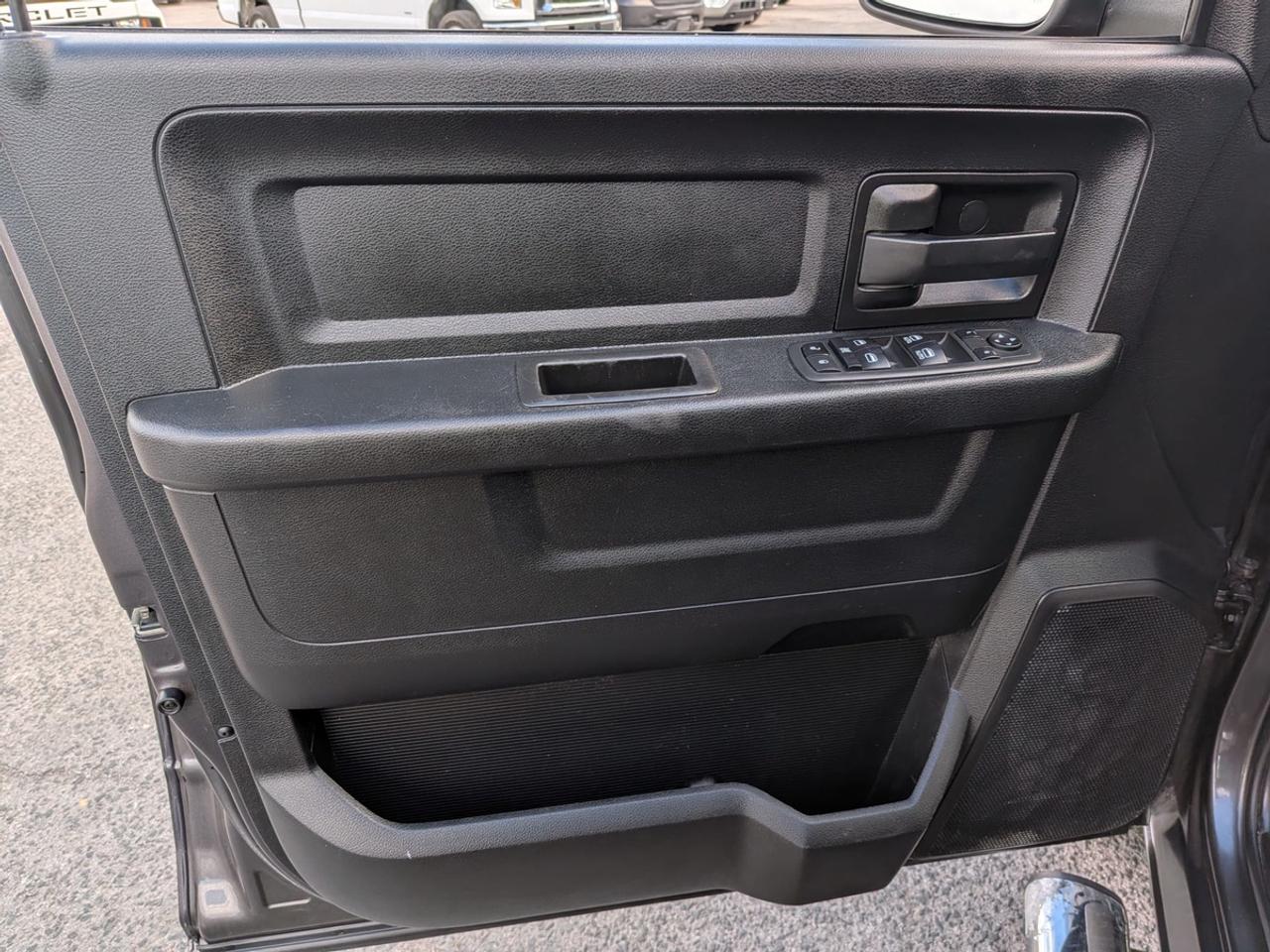 2020 RAM 1500 Classic EXPRESS CREW CAB SHORT BED Photo