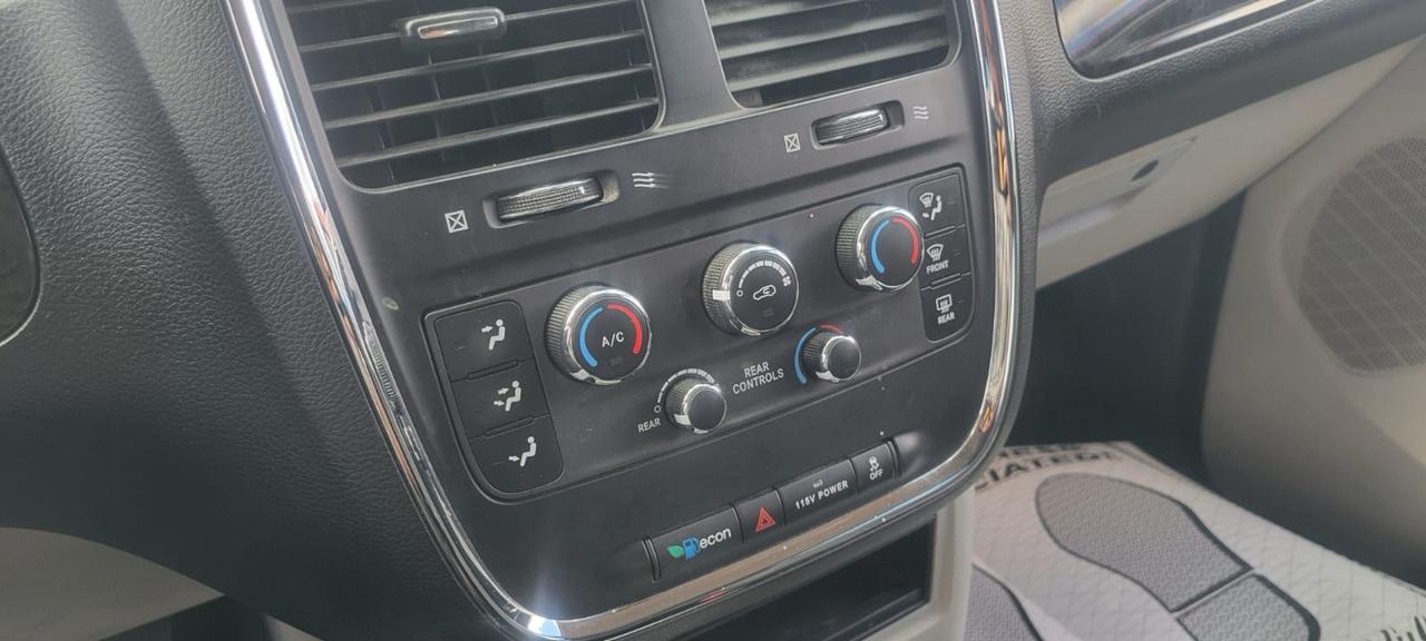 2013 Dodge Grand Caravan SXT Photo