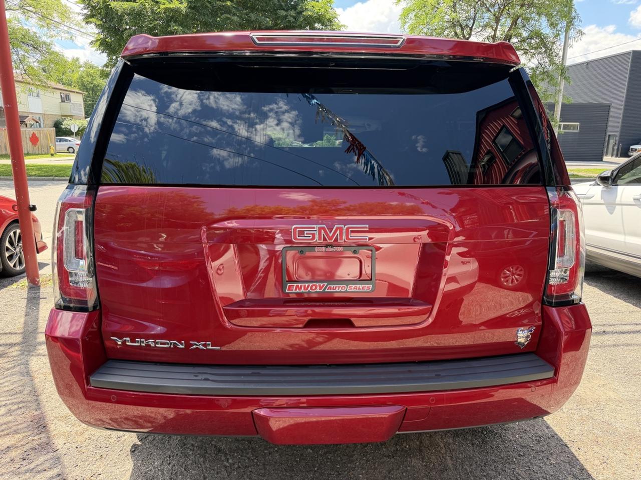 2015 GMC Yukon XL SLT Photo4