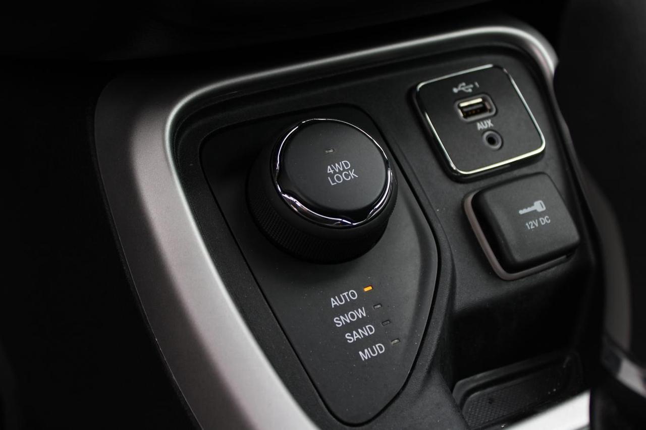 2019 Jeep Compass Sport 4x4  SiriusXM BkpCam ParkingSensors HtdSeats Photo