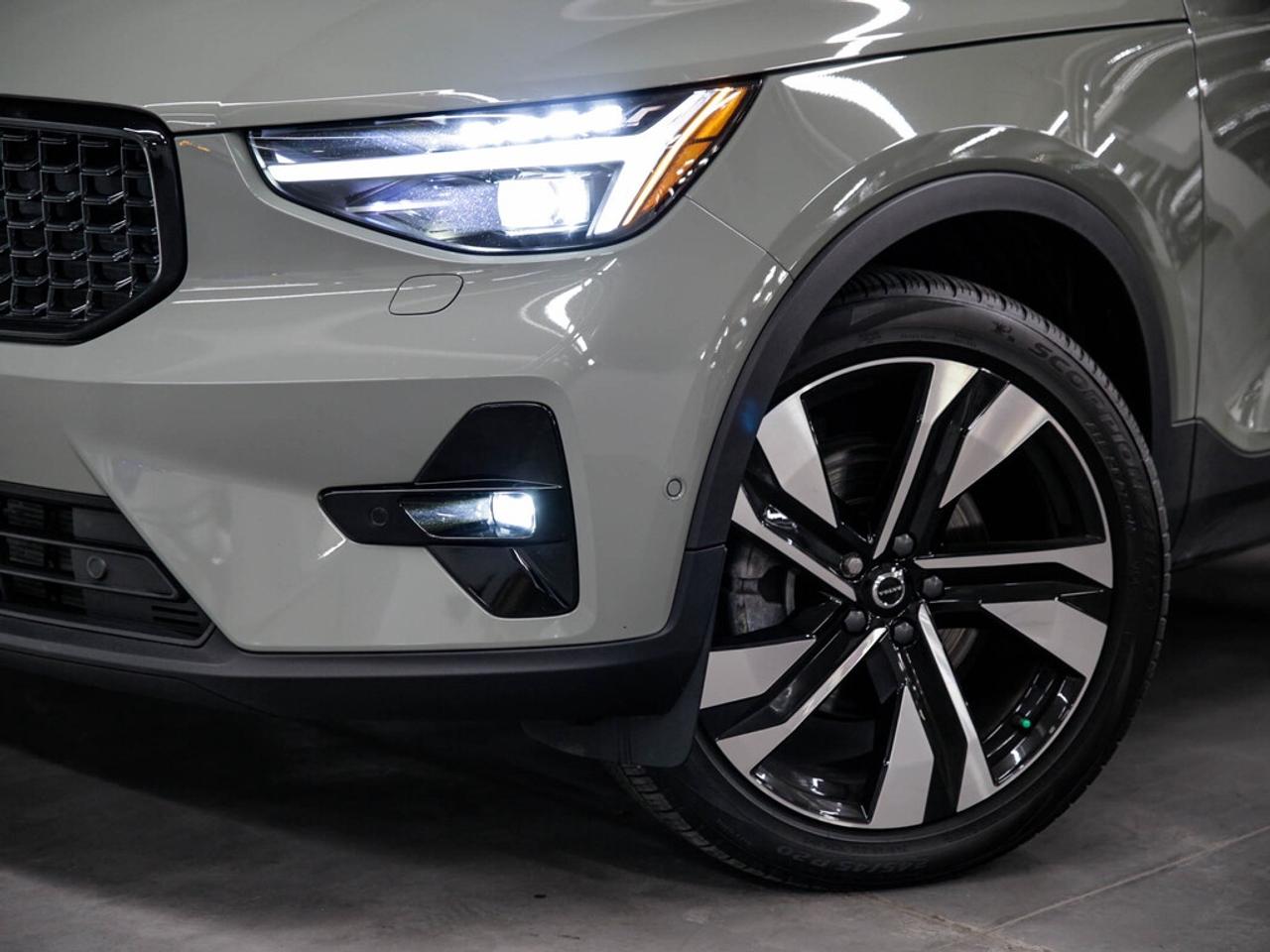 2025 Volvo XC40  Photo