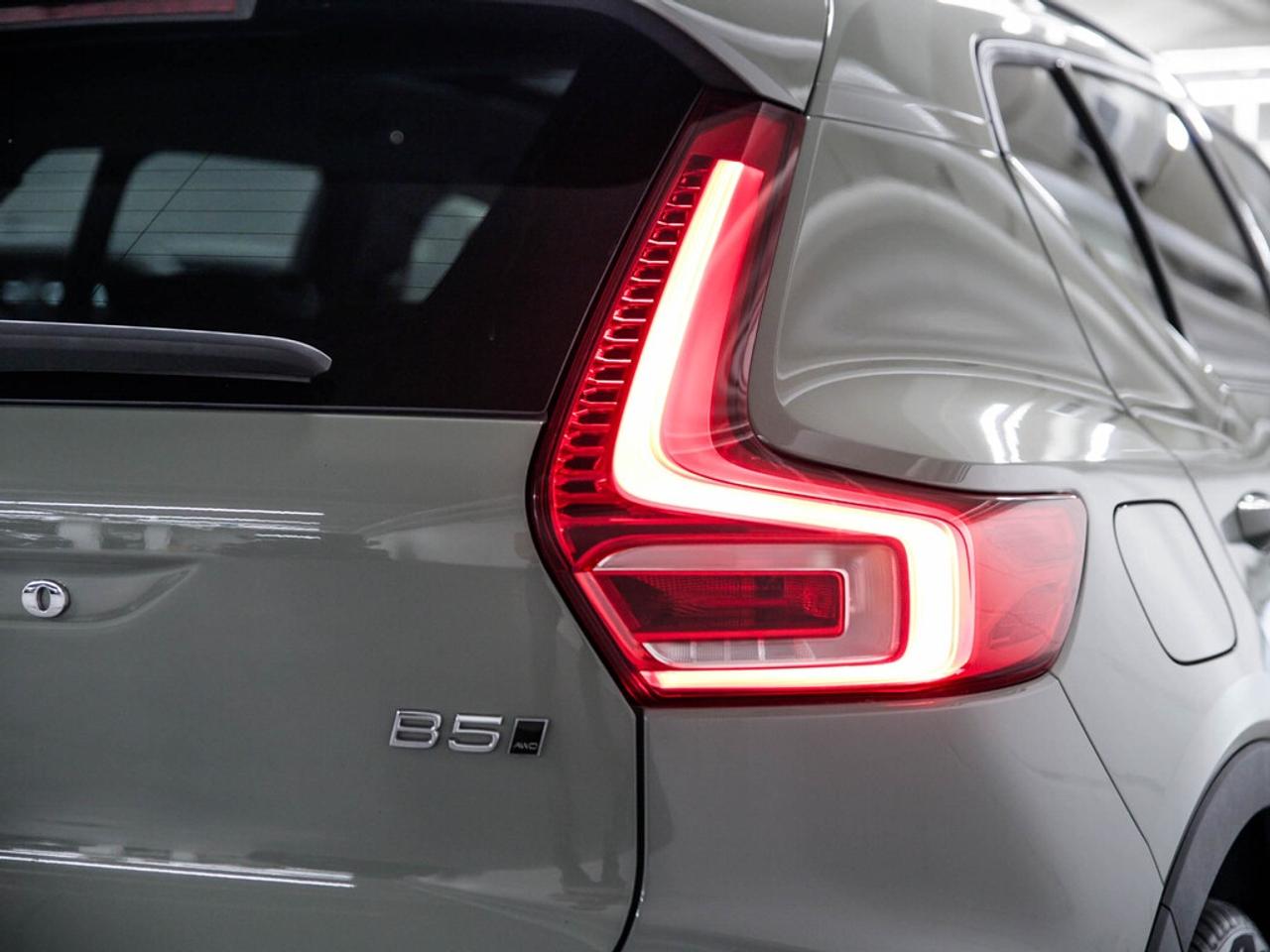2025 Volvo XC40  Photo