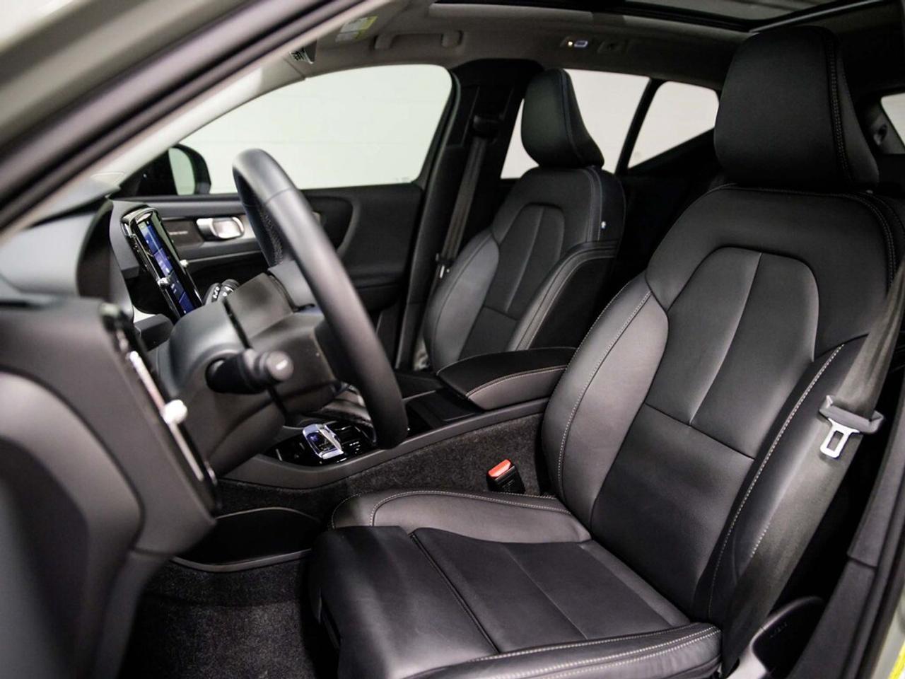 2025 Volvo XC40  Photo