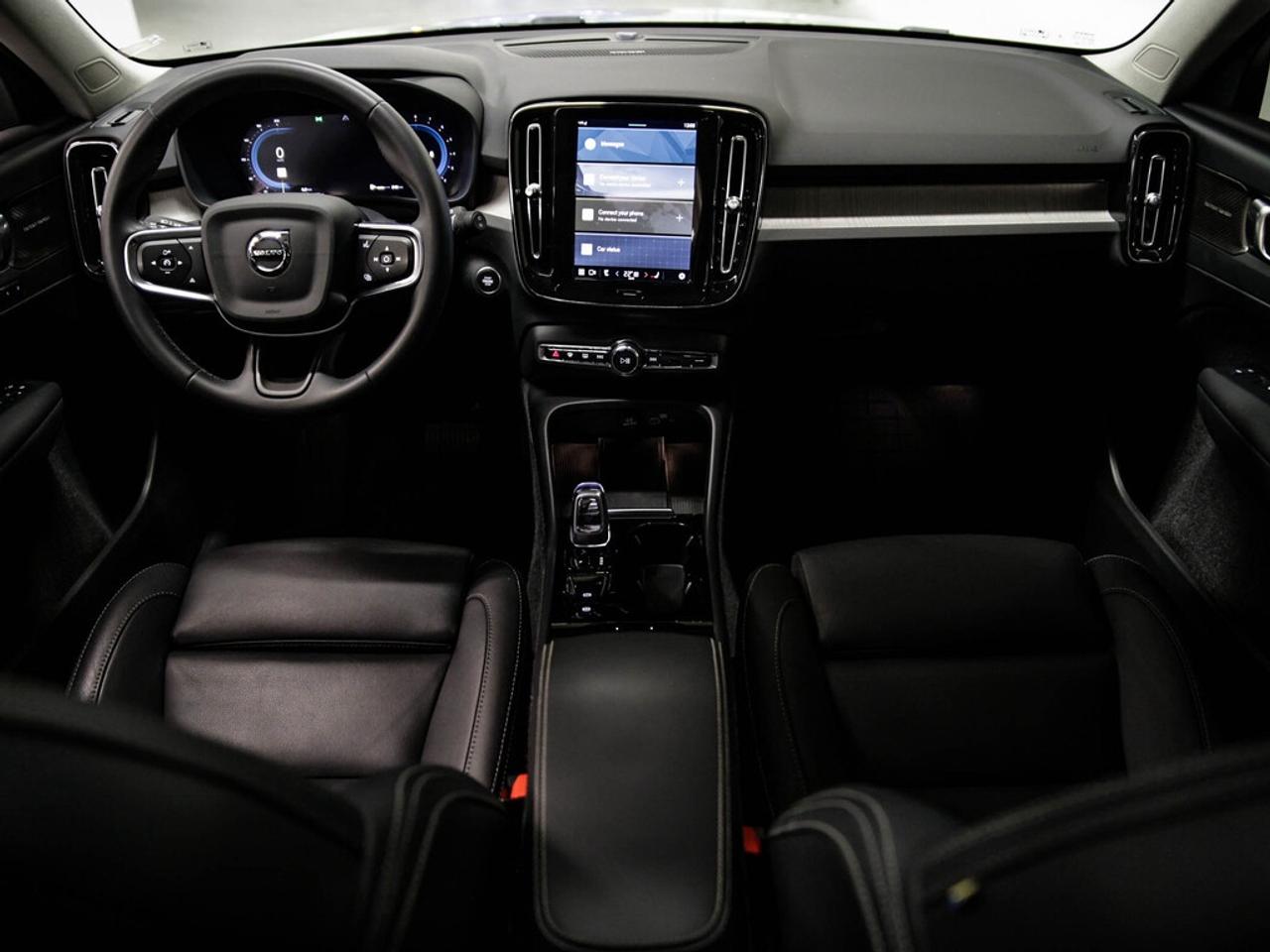 2025 Volvo XC40  Photo