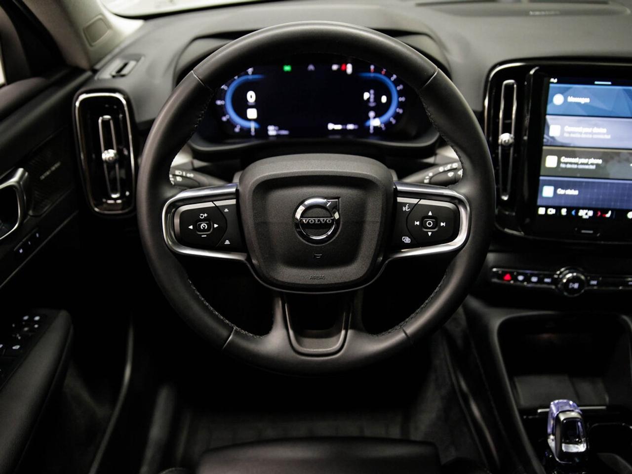 2025 Volvo XC40  Photo