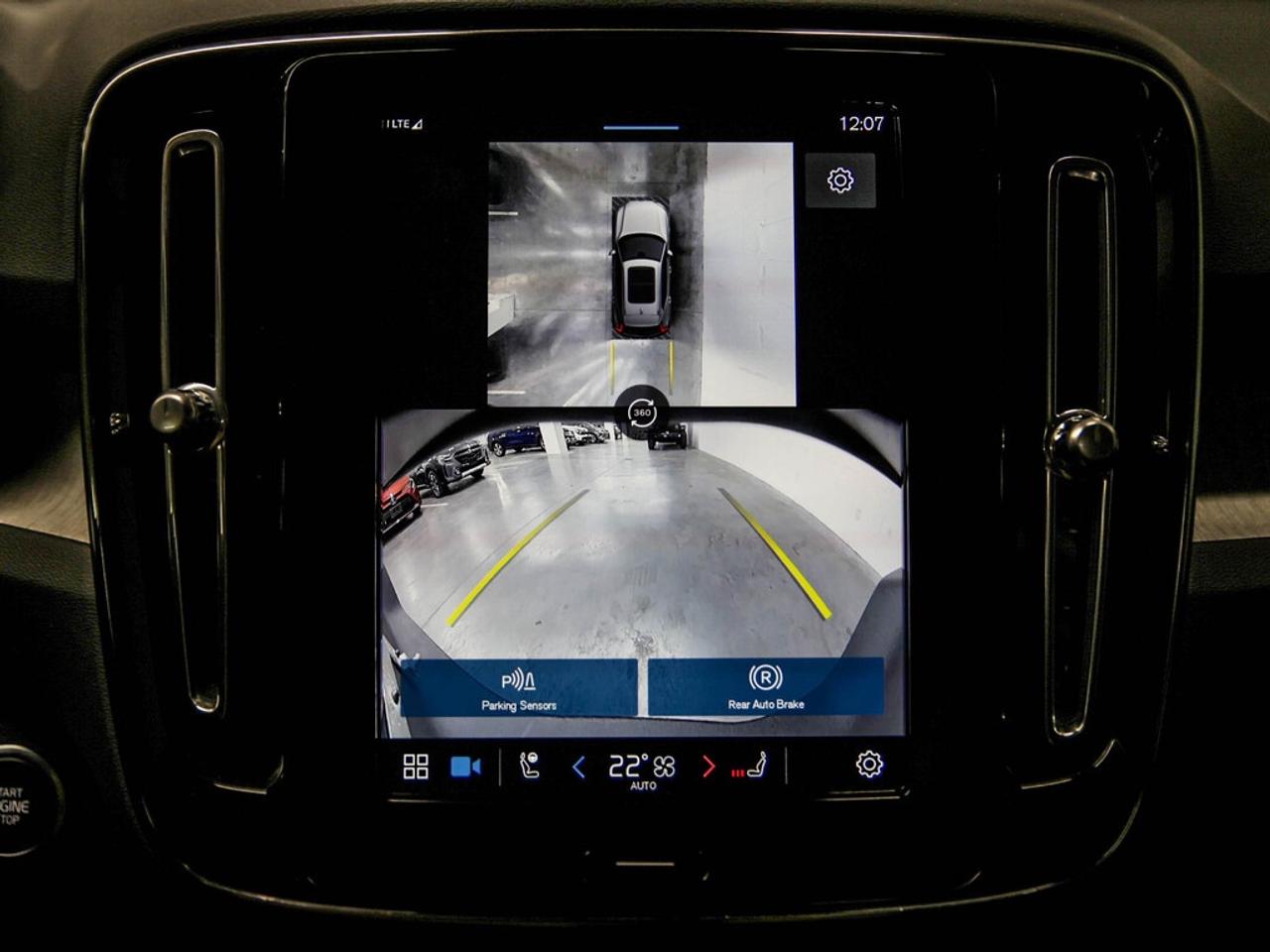 2025 Volvo XC40  Photo
