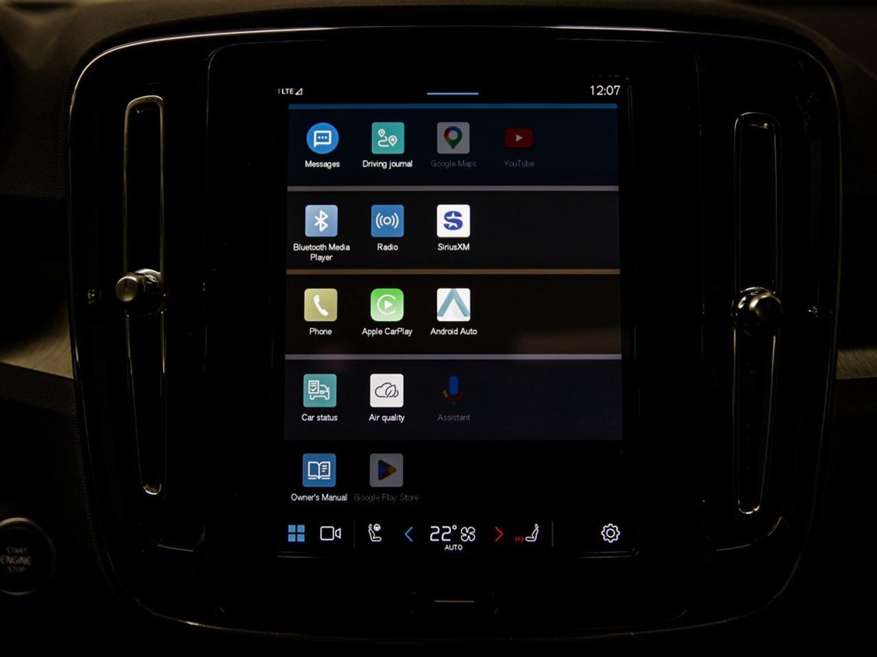 2025 Volvo XC40  Photo