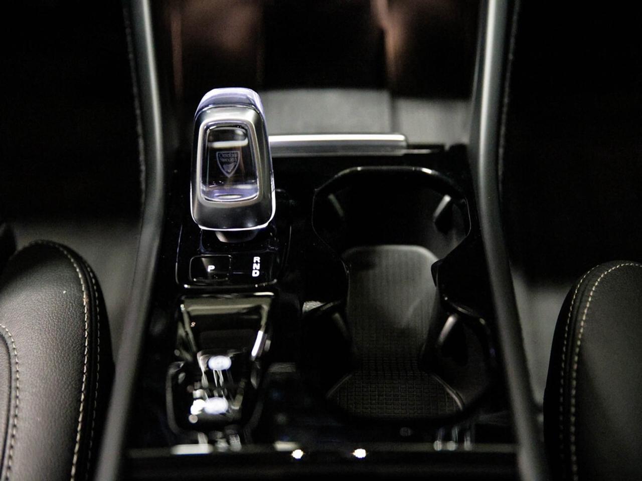 2025 Volvo XC40  Photo