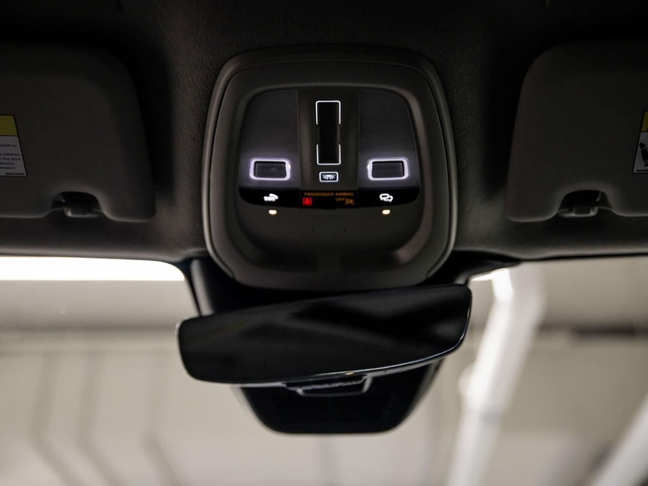 2025 Volvo XC40  Photo
