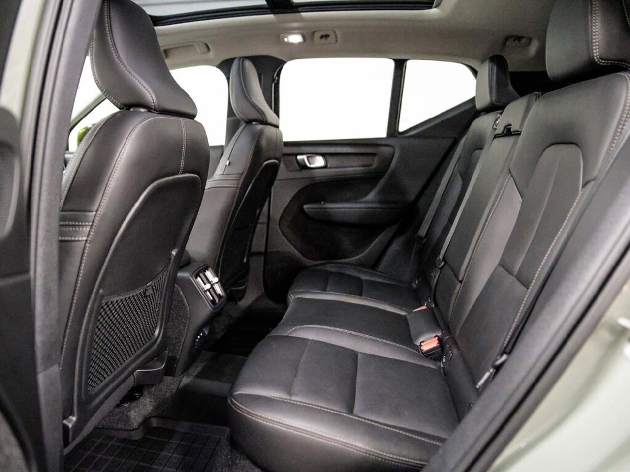 2025 Volvo XC40  Photo