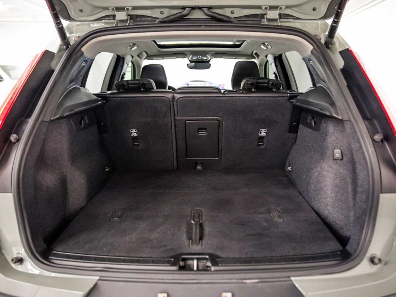 2025 Volvo XC40  Photo