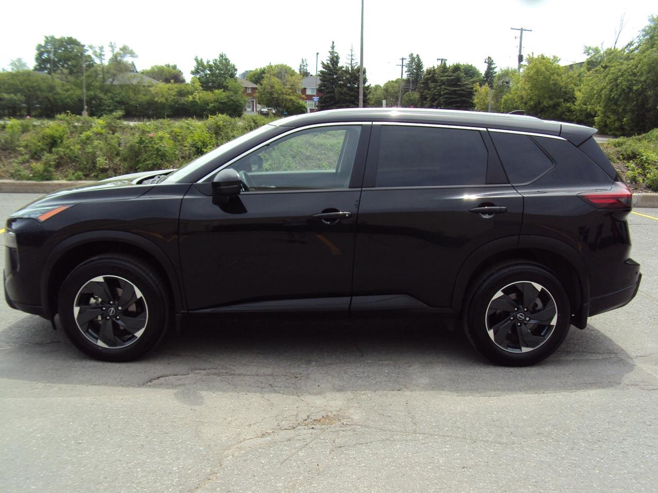 2024 Nissan Rogue SV Photo3
