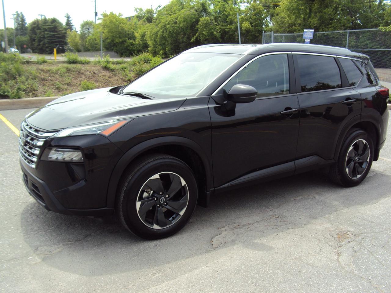 2024 Nissan Rogue SV Photo2