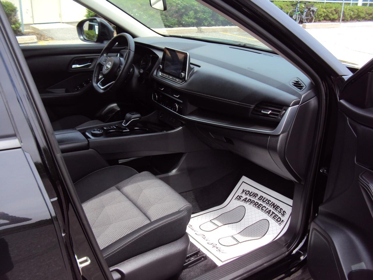 2024 Nissan Rogue SV Photo