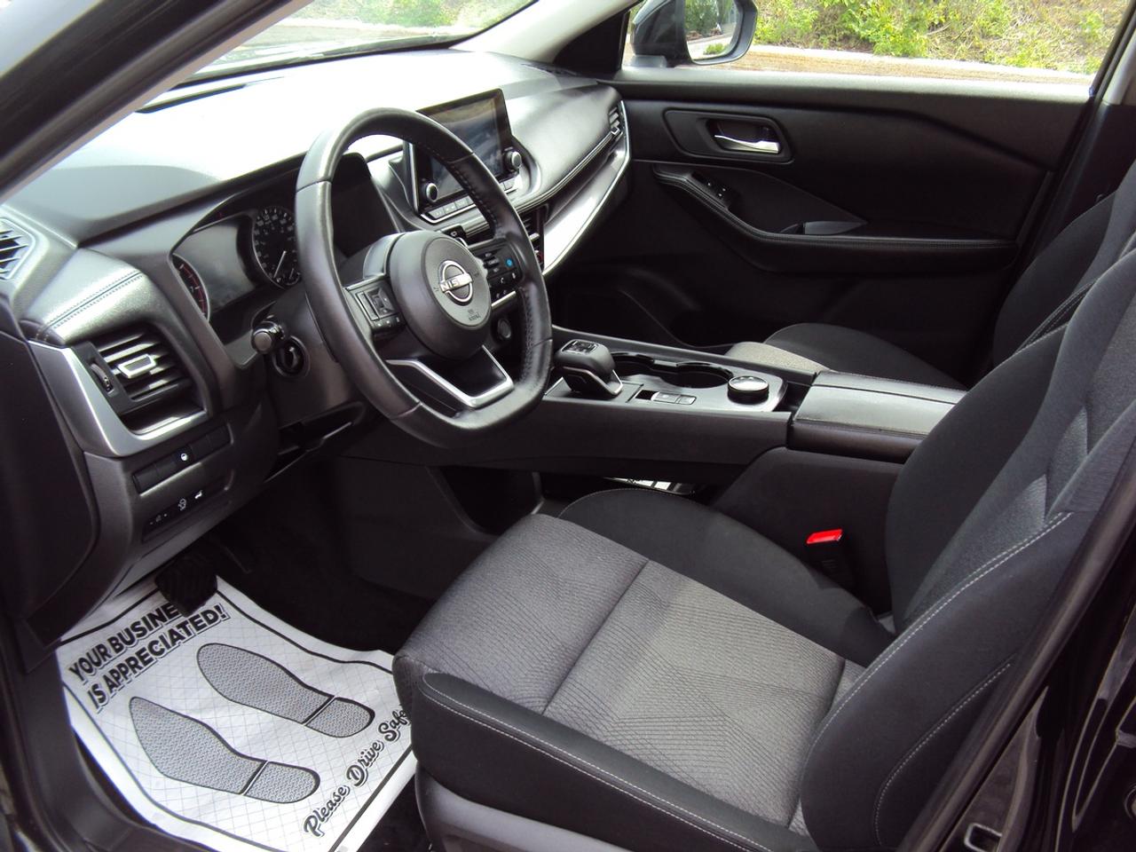 2024 Nissan Rogue SV Photo