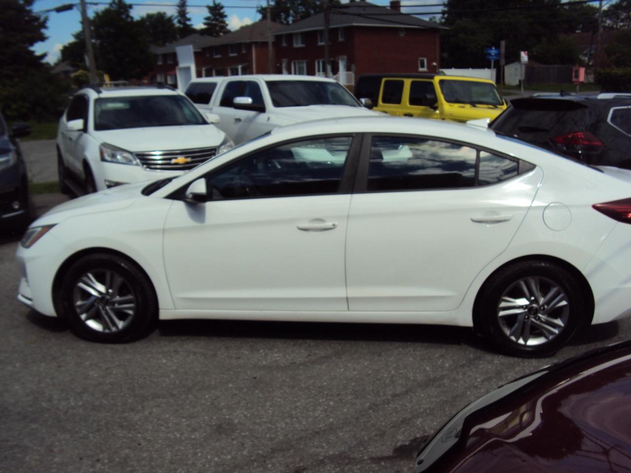 2019 Hyundai Elantra Preferred Photo3
