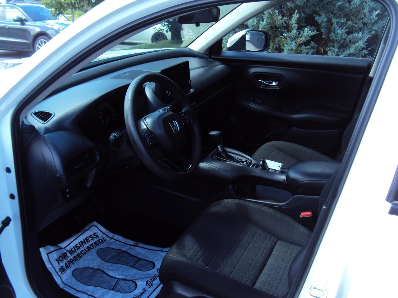 2025 Honda HR-V LX Photo