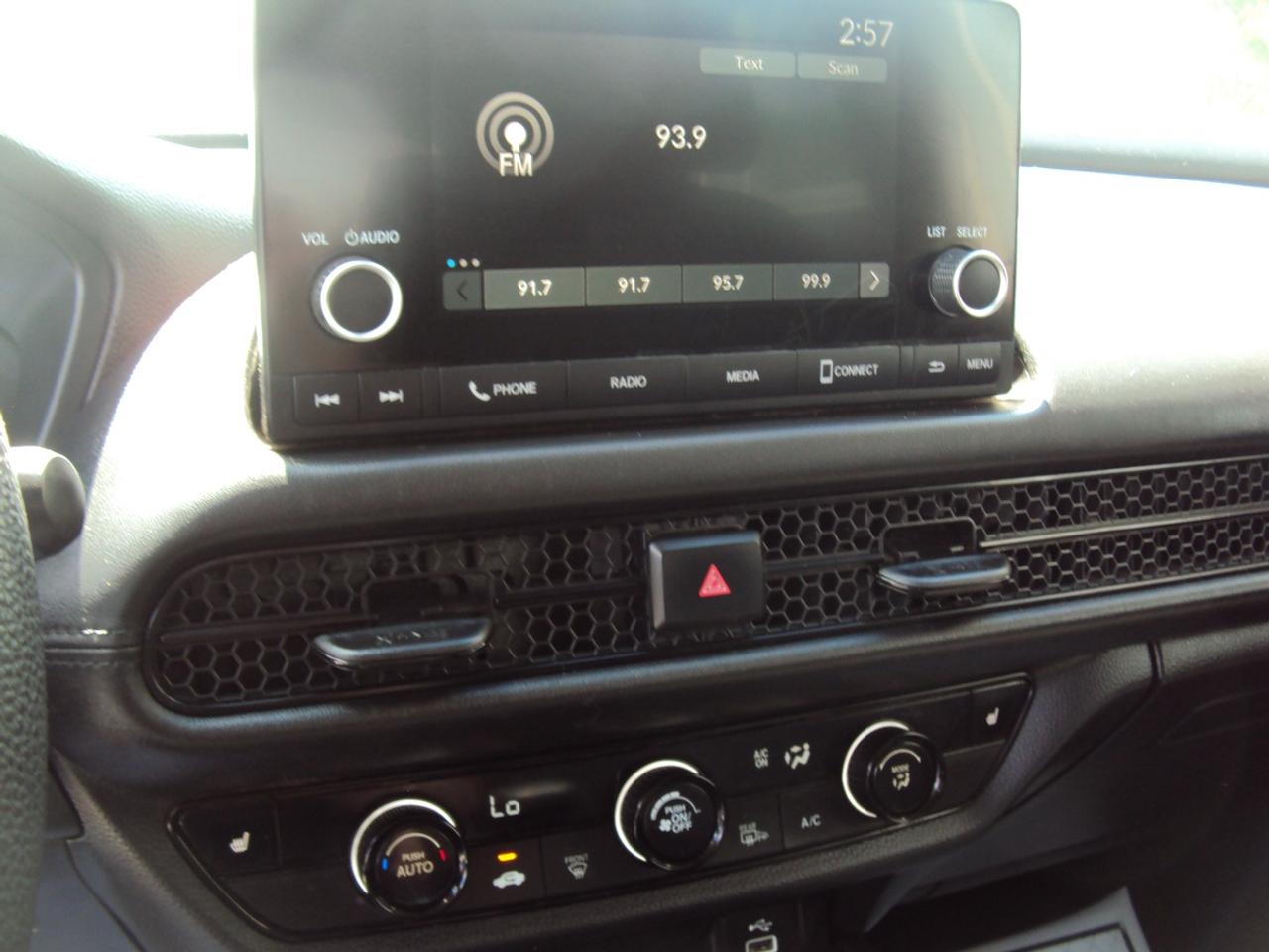 2025 Honda HR-V LX Photo
