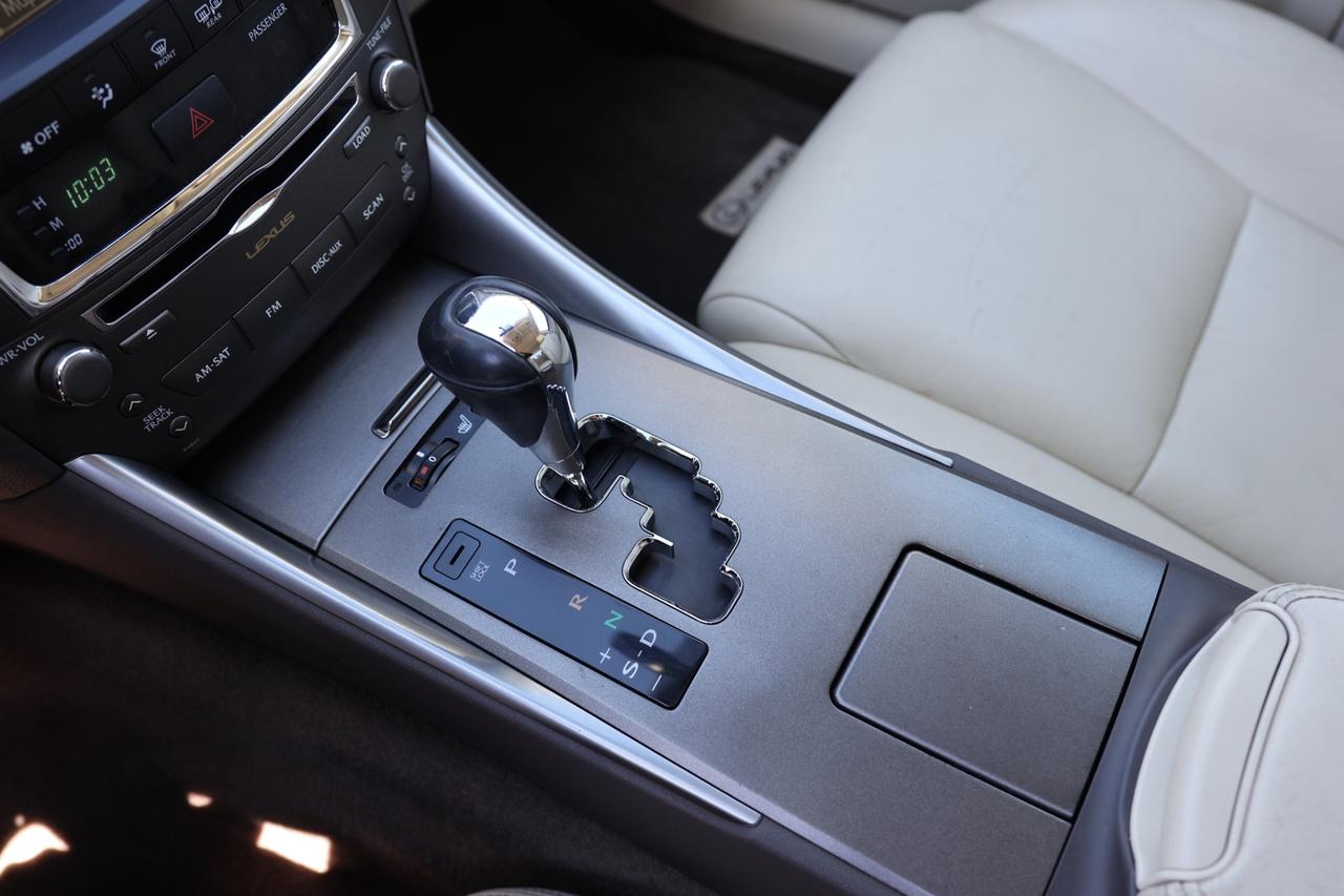 2009 Lexus IS 250-AWD/NAV/B CAM/LEATHER/P SEATS/H SEATS/SUNROOF/ Photo