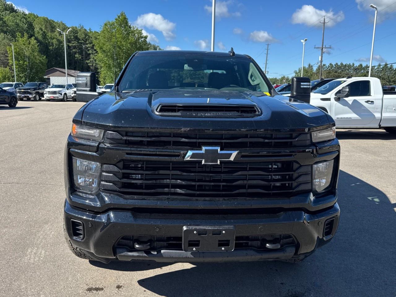 2026 Chevrolet SILVERADO 2500HD 4WD Crew Cab Standard Box Custom Photo