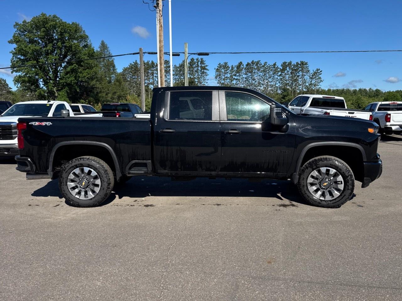 2026 Chevrolet SILVERADO 2500HD 4WD Crew Cab Standard Box Custom Photo