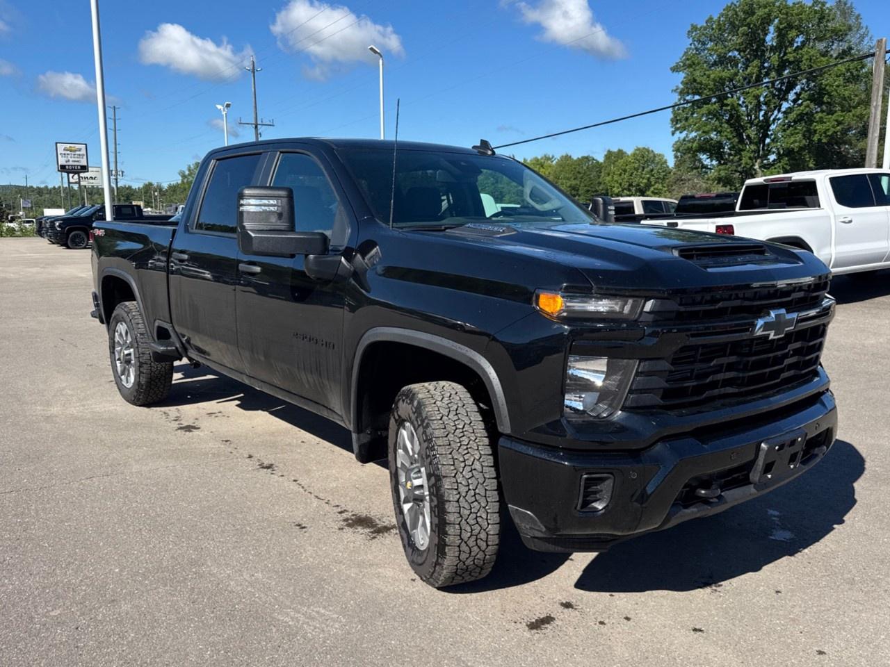 2026 Chevrolet SILVERADO 2500HD 4WD Crew Cab Standard Box Custom Photo