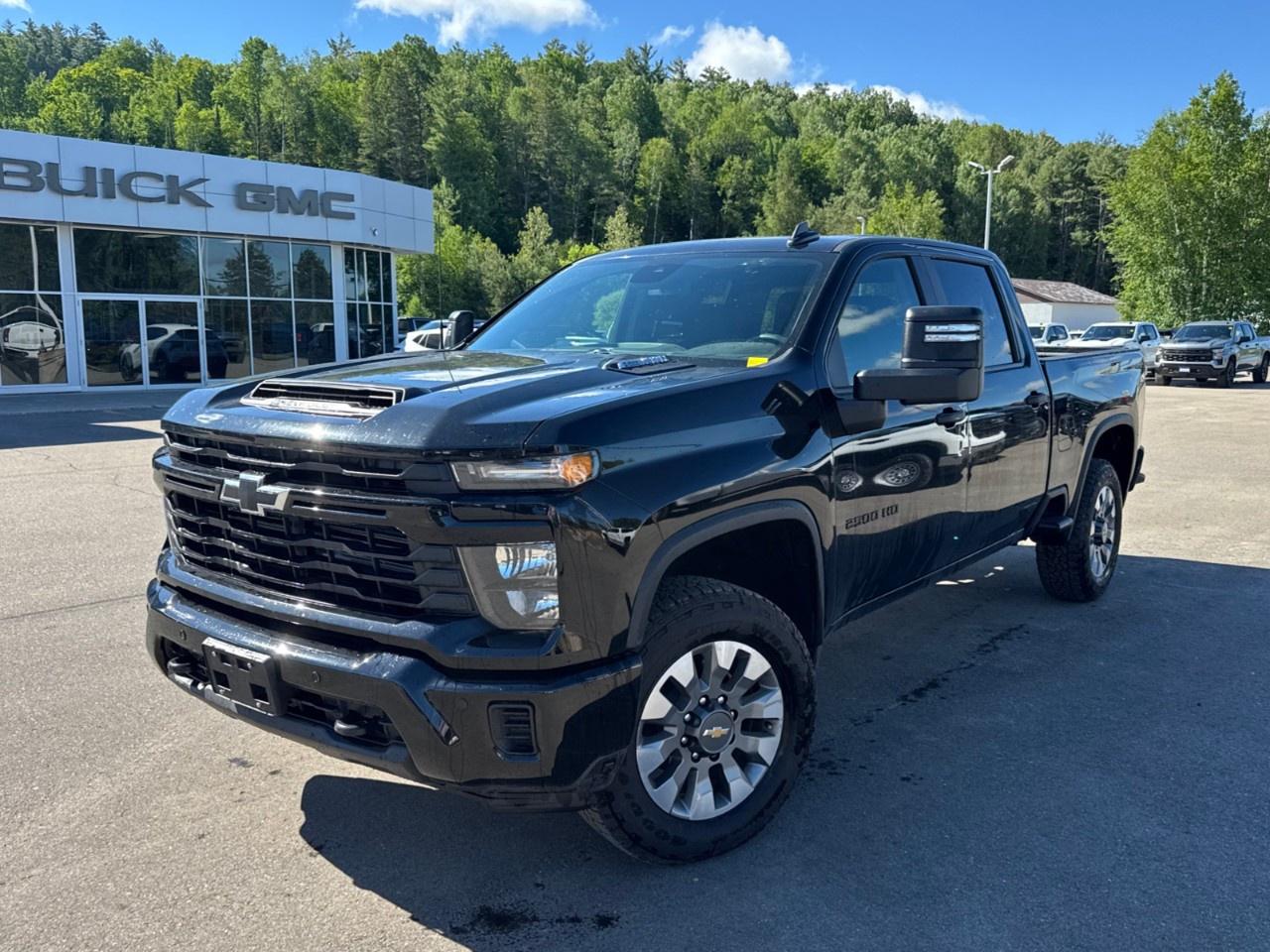 2026 Chevrolet SILVERADO 2500HD 4WD Crew Cab Standard Box Custom Photo0