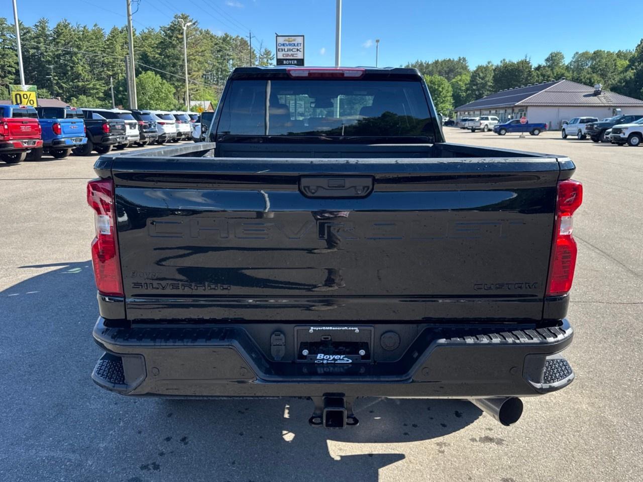 2026 Chevrolet SILVERADO 2500HD 4WD Crew Cab Standard Box Custom Photo