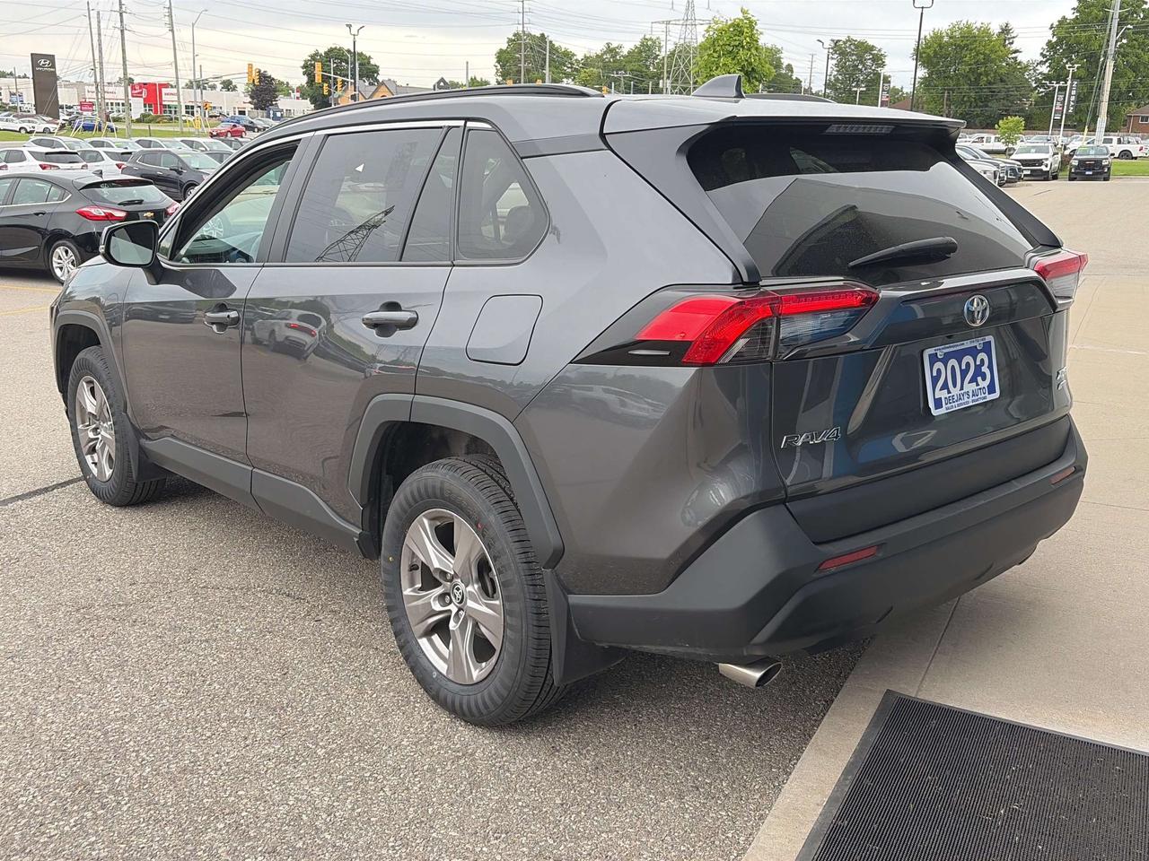 2023 Toyota RAV4 XLE AWD   Sunroof   Clean Carfax Photo