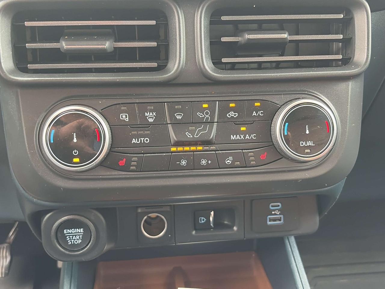 2023 Ford Maverick LARIAT AWD SuperCrew   Brown Leather   Clean Carfa Photo