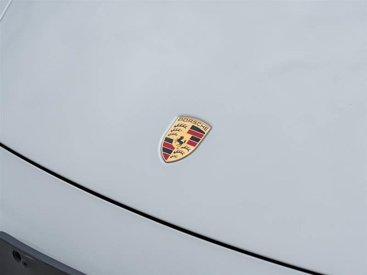 2021 Porsche 911 Carrera 4S Photo2