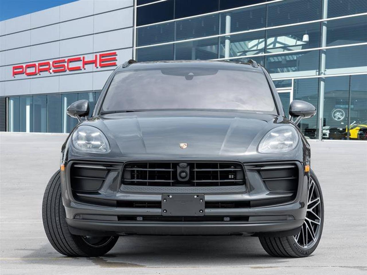 2024 Porsche Macan Base Photo