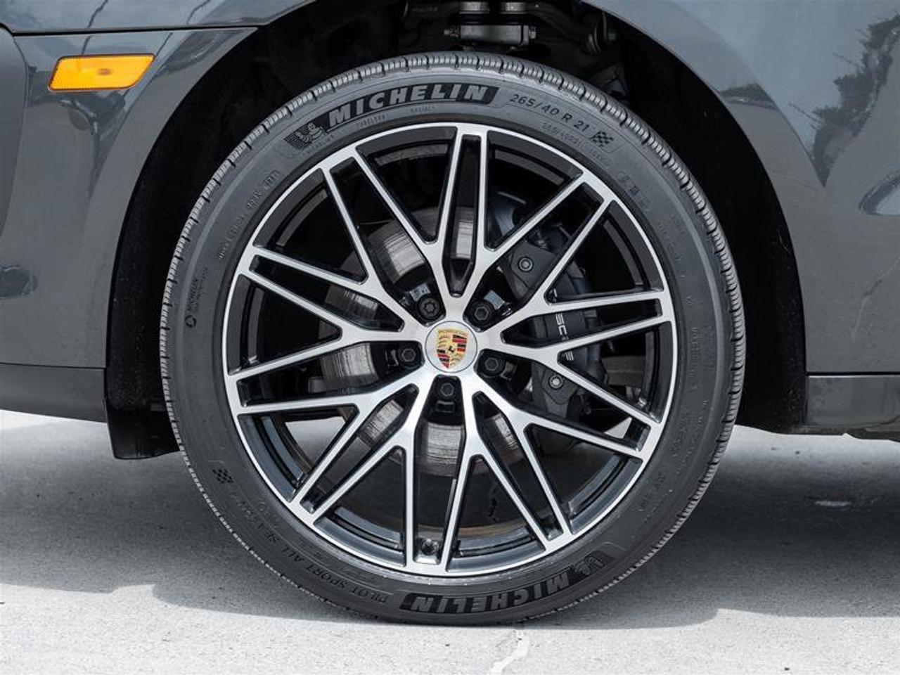2024 Porsche Macan Base Photo